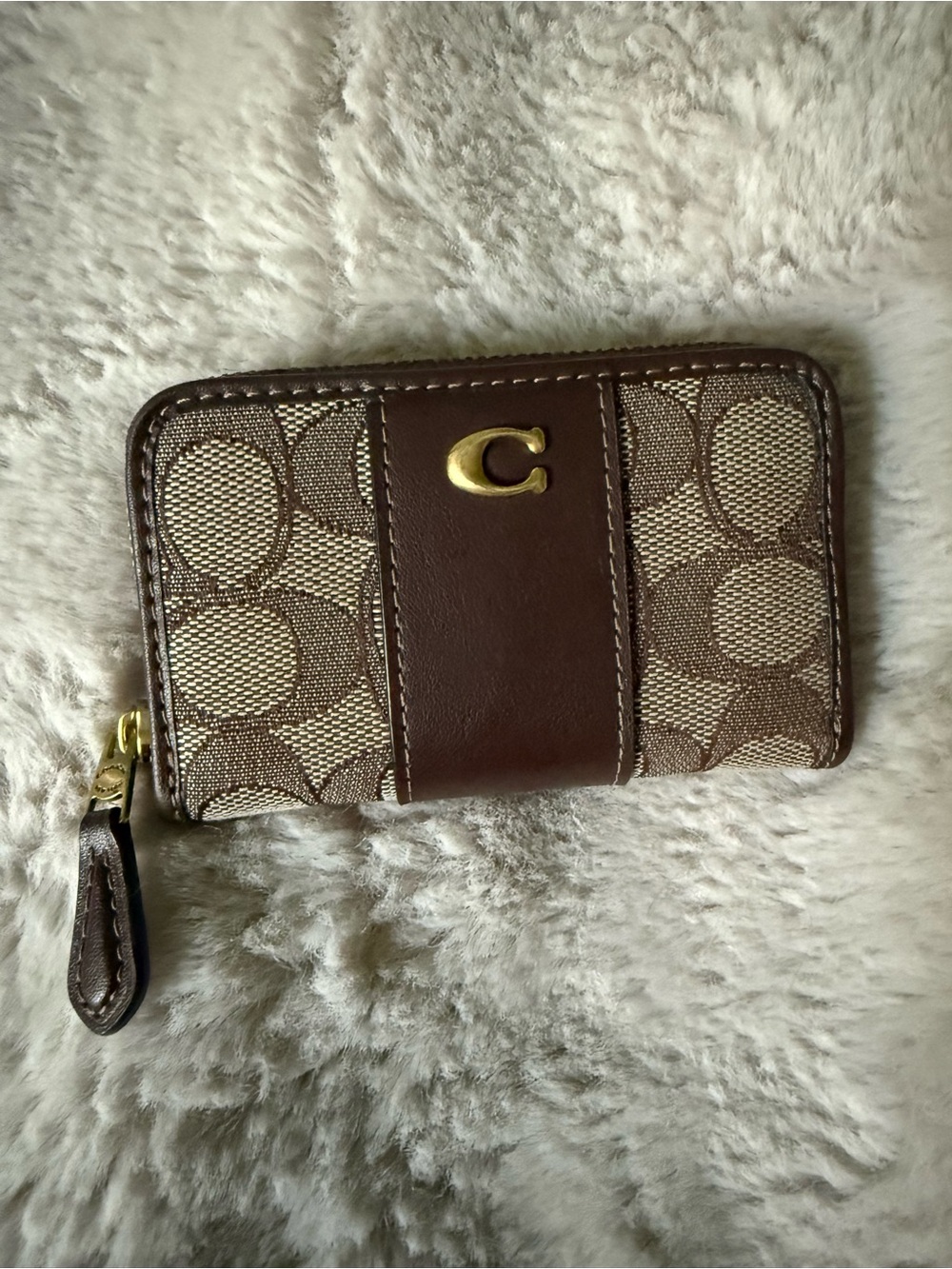 Coach Essential Small Zip Around Card Case In Signature Jacquard